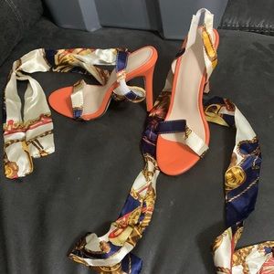 Womens heels unsure size should be size 6-7 not wide shoes